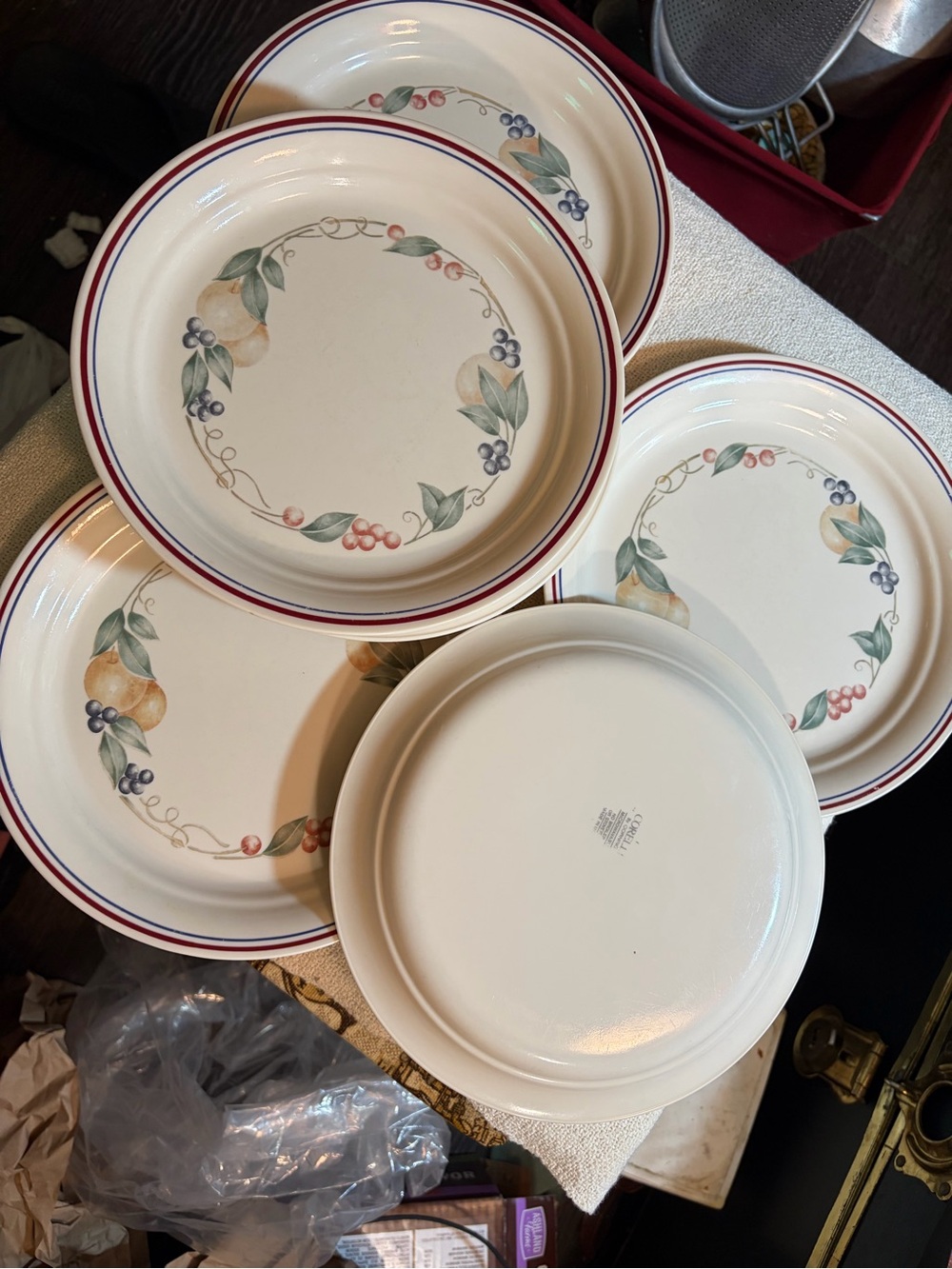 Vintage Corelle Abundance 8.5" Luncheon Salad Plates Set of 6. Retro vibe